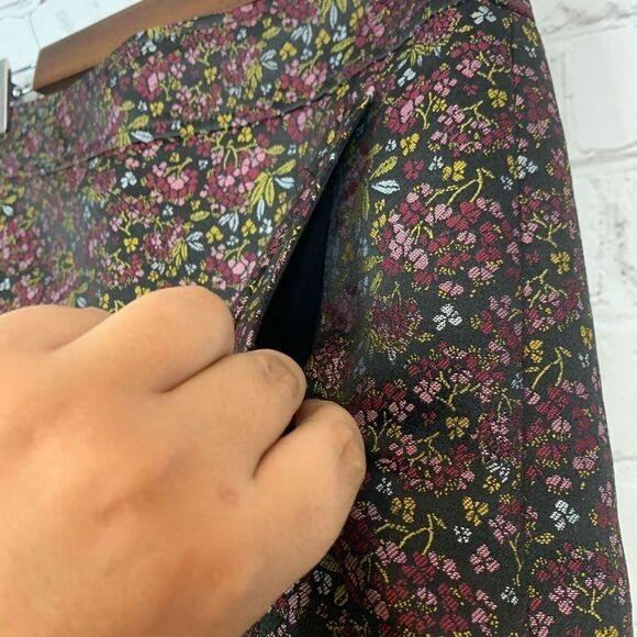 LOFT floral mini skirt size 8P - Picture 3 of 7